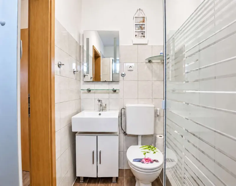Badezimmer mit Dusche