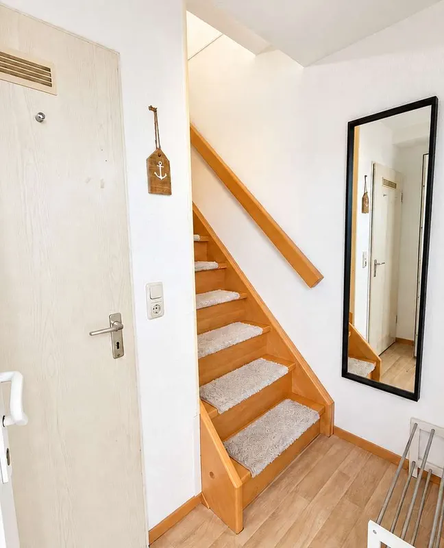 Flur mit Treppe ins Dachgeschoss