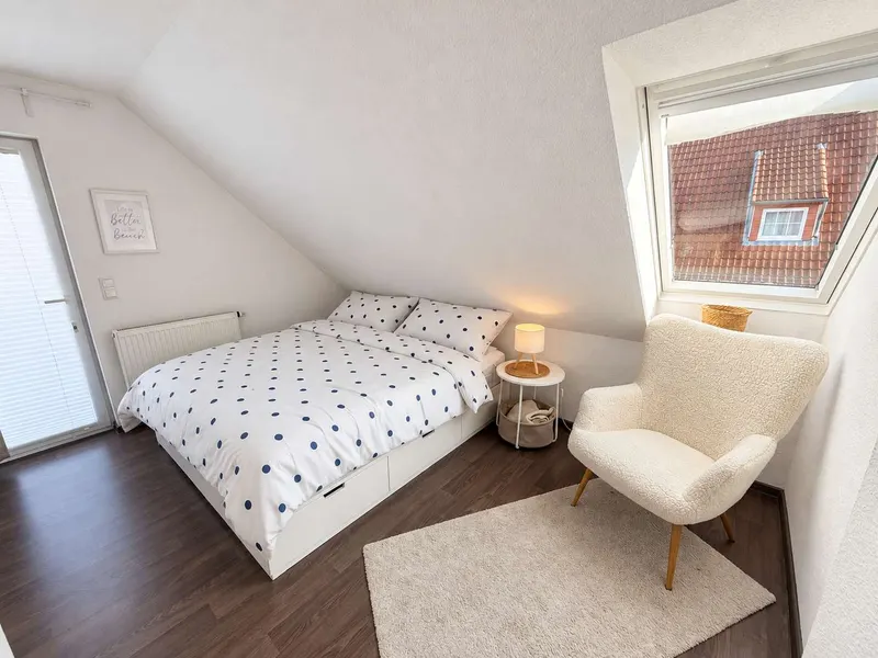 Schlafzimmer mit Zugang zur Dachterrasse