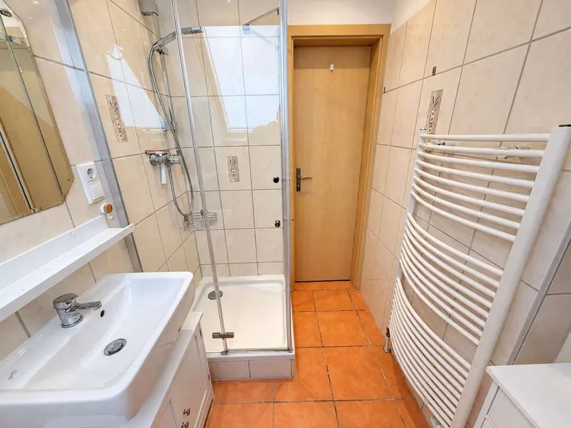 Modernes Duschbad